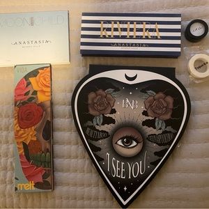 Eyeshadow palette bundle